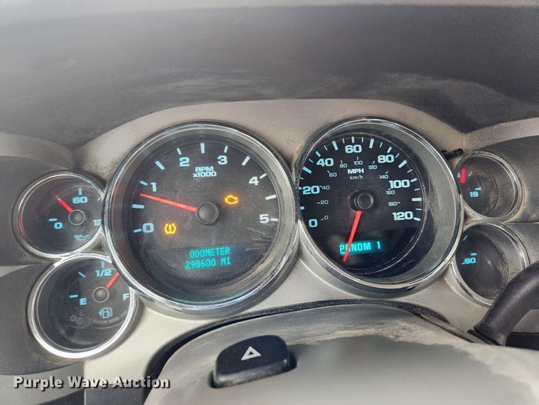 image for item KT9366 2008 GMC Sierra 2500HD  Crew Cab flatbed pickup truck