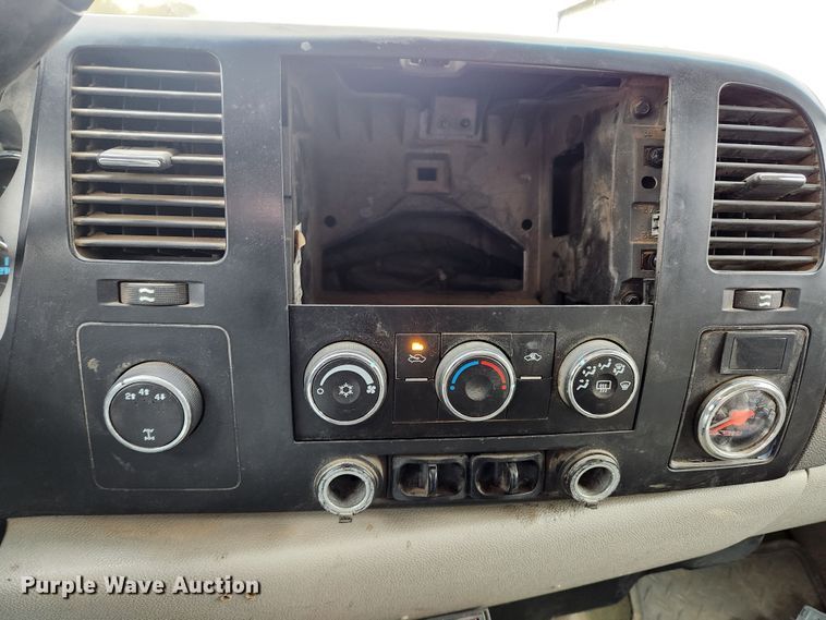 image for item KT9366 2008 GMC Sierra 2500HD  Crew Cab flatbed pickup truck