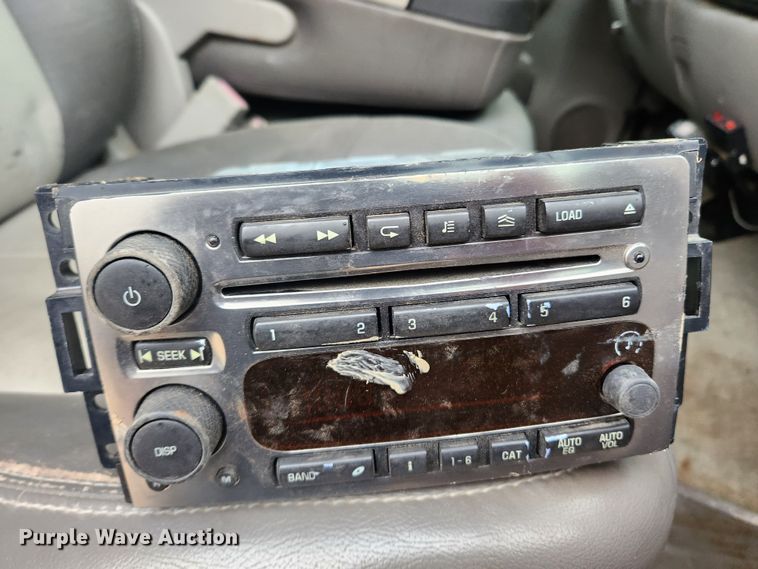 image for item KT9366 2008 GMC Sierra 2500HD  Crew Cab flatbed pickup truck