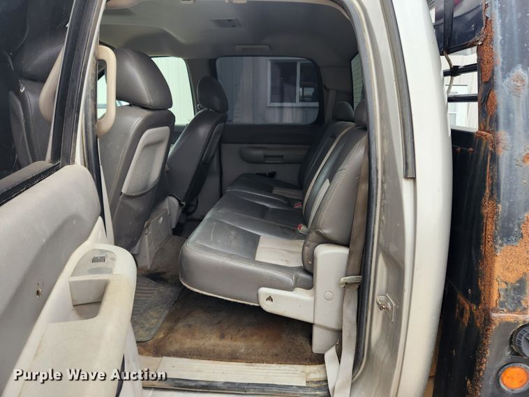 image for item KT9366 2008 GMC Sierra 2500HD  Crew Cab flatbed pickup truck