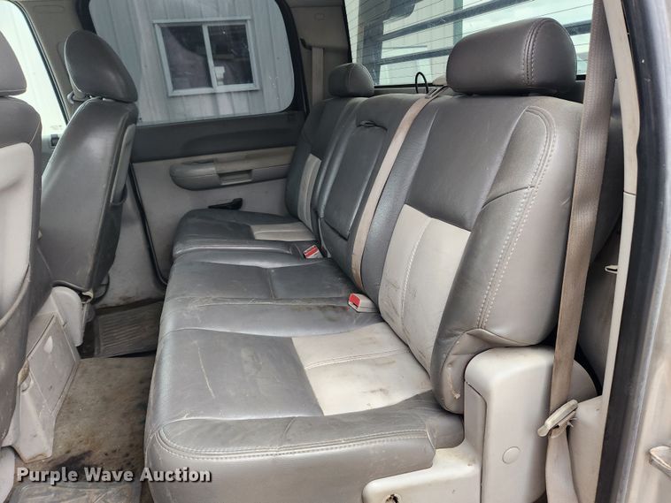 image for item KT9366 2008 GMC Sierra 2500HD  Crew Cab flatbed pickup truck