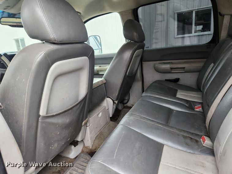 image for item KT9366 2008 GMC Sierra 2500HD  Crew Cab flatbed pickup truck