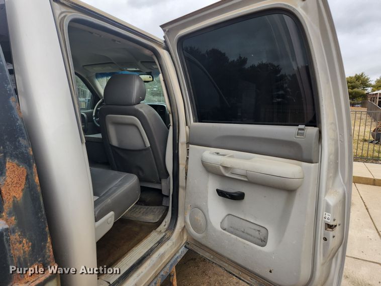 image for item KT9366 2008 GMC Sierra 2500HD  Crew Cab flatbed pickup truck