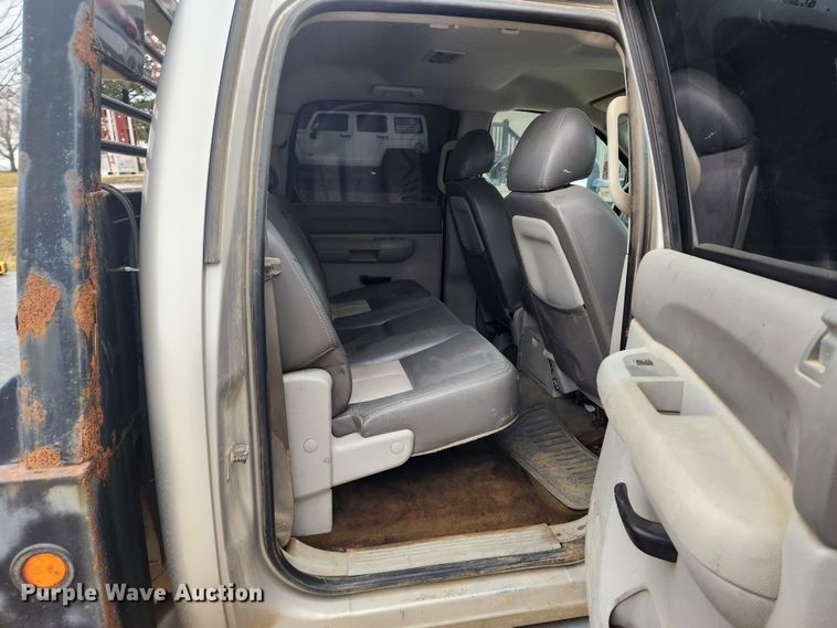 image for item KT9366 2008 GMC Sierra 2500HD  Crew Cab flatbed pickup truck