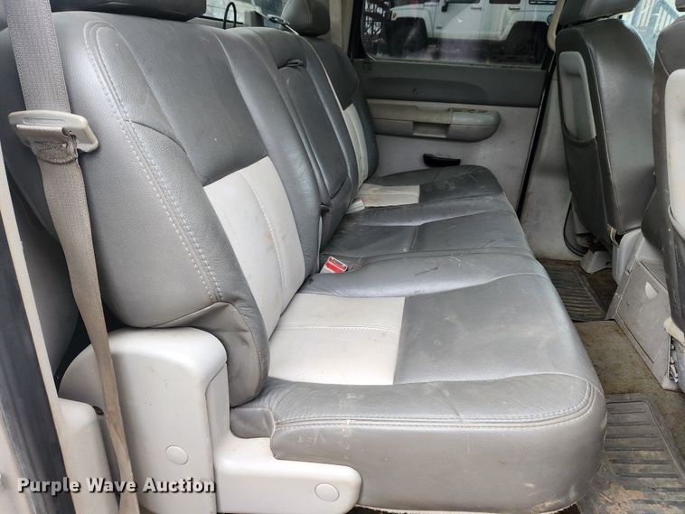 image for item KT9366 2008 GMC Sierra 2500HD  Crew Cab flatbed pickup truck