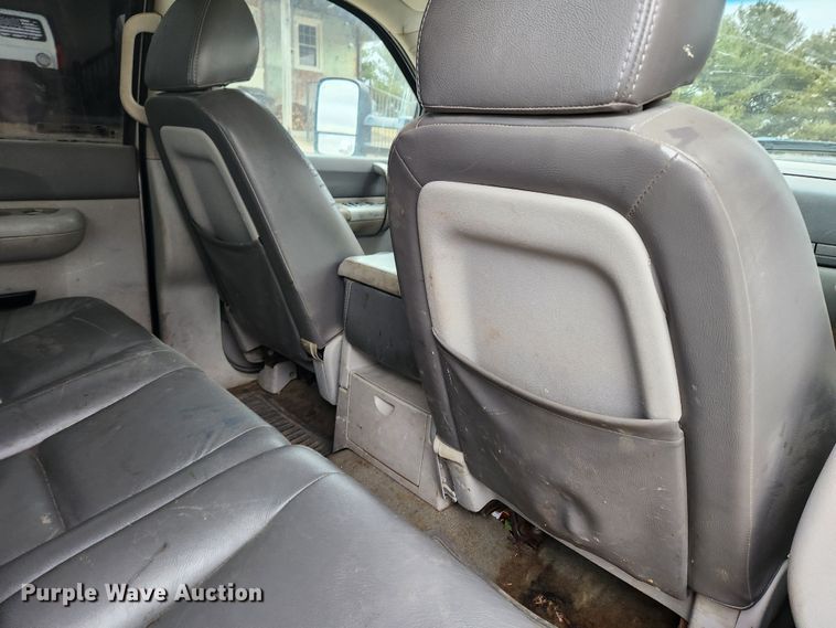 image for item KT9366 2008 GMC Sierra 2500HD  Crew Cab flatbed pickup truck