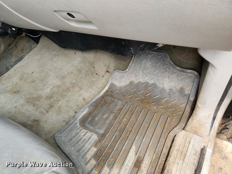 image for item KT9366 2008 GMC Sierra 2500HD  Crew Cab flatbed pickup truck