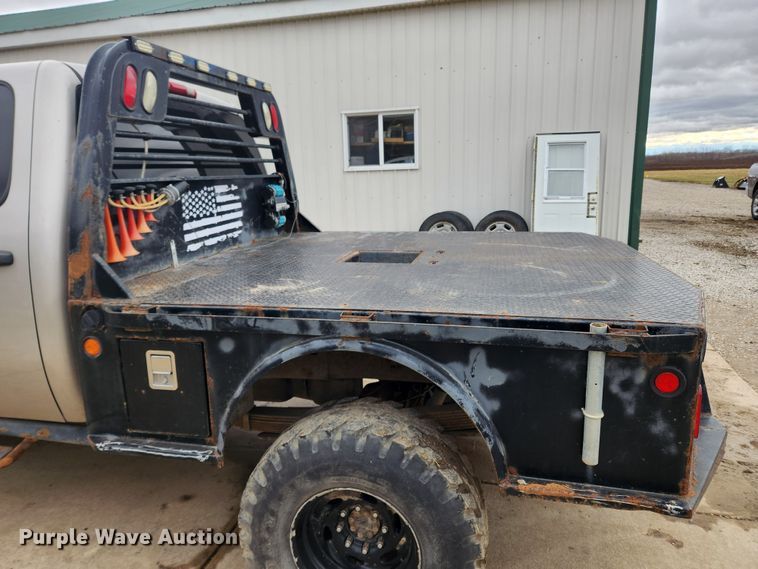 image for item KT9366 2008 GMC Sierra 2500HD  Crew Cab flatbed pickup truck