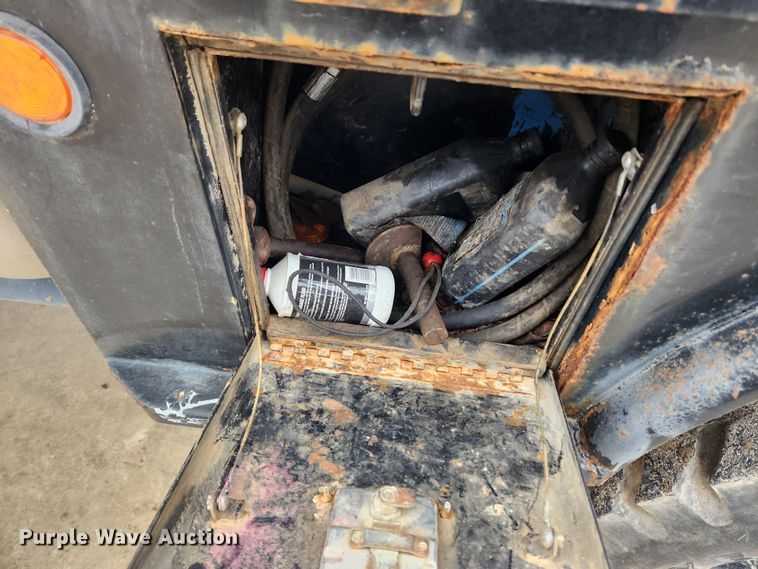 image for item KT9366 2008 GMC Sierra 2500HD  Crew Cab flatbed pickup truck