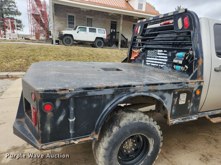 image for item KT9366 2008 GMC Sierra 2500HD  Crew Cab flatbed pickup truck