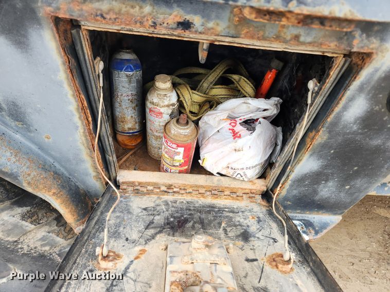 image for item KT9366 2008 GMC Sierra 2500HD  Crew Cab flatbed pickup truck