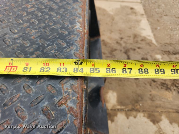 image for item KT9366 2008 GMC Sierra 2500HD  Crew Cab flatbed pickup truck