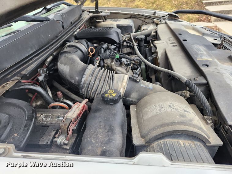 image for item KT9366 2008 GMC Sierra 2500HD  Crew Cab flatbed pickup truck