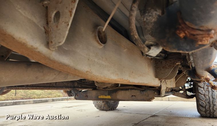 image for item KT9366 2008 GMC Sierra 2500HD  Crew Cab flatbed pickup truck