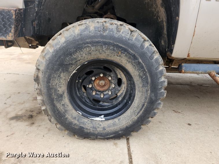 image for item KT9366 2008 GMC Sierra 2500HD  Crew Cab flatbed pickup truck