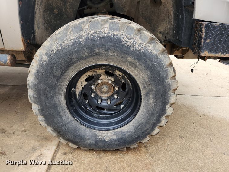 image for item KT9366 2008 GMC Sierra 2500HD  Crew Cab flatbed pickup truck