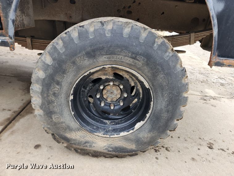 image for item KT9366 2008 GMC Sierra 2500HD  Crew Cab flatbed pickup truck