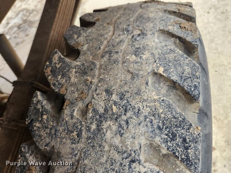 image for item KT9366 2008 GMC Sierra 2500HD  Crew Cab flatbed pickup truck