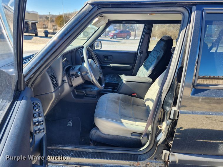 image for item KT9383 2001 Jeep Cherokee  SUV