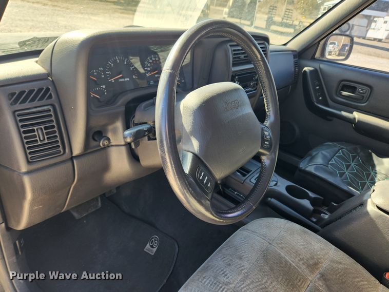 image for item KT9383 2001 Jeep Cherokee  SUV