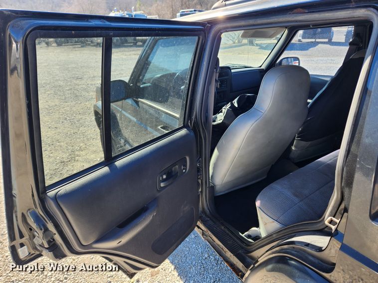 image for item KT9383 2001 Jeep Cherokee  SUV