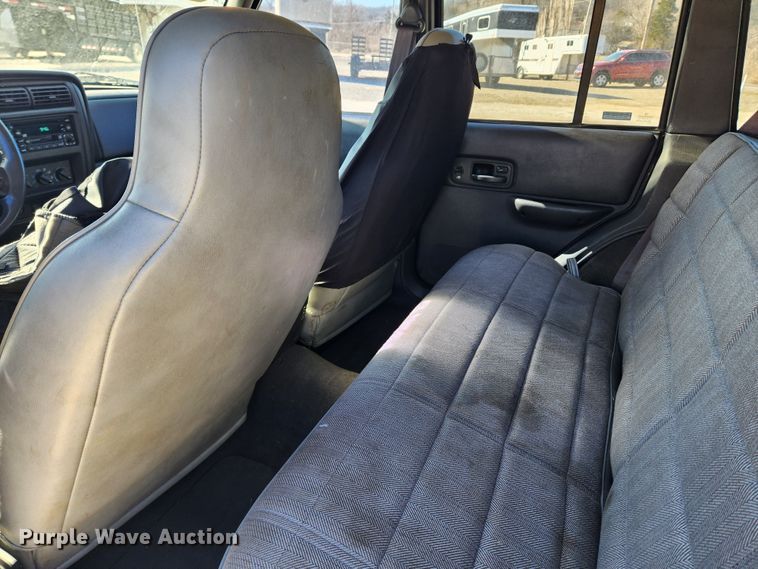 image for item KT9383 2001 Jeep Cherokee  SUV