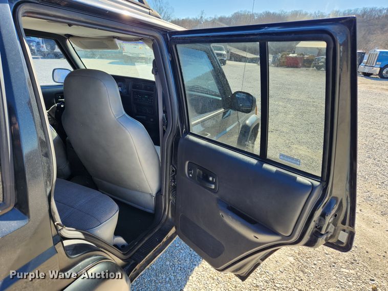 image for item KT9383 2001 Jeep Cherokee  SUV