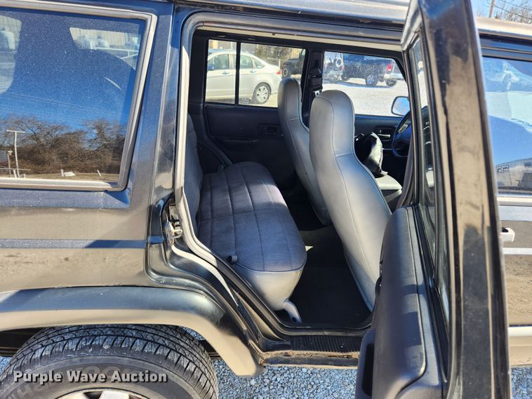 image for item KT9383 2001 Jeep Cherokee  SUV