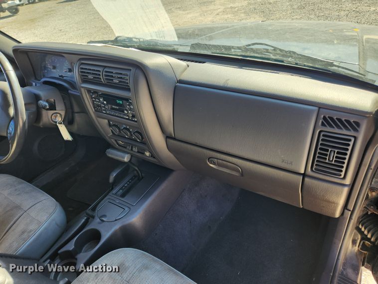 image for item KT9383 2001 Jeep Cherokee  SUV