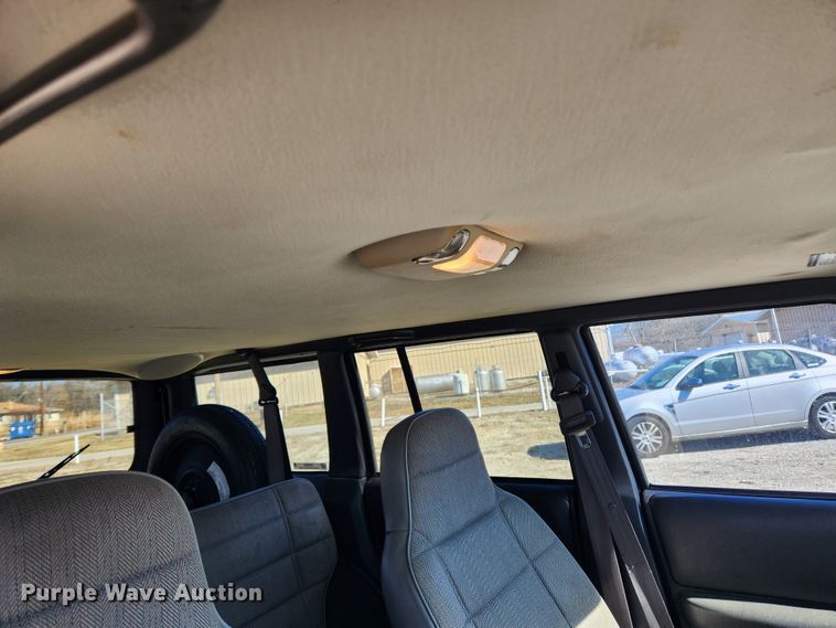 image for item KT9383 2001 Jeep Cherokee  SUV