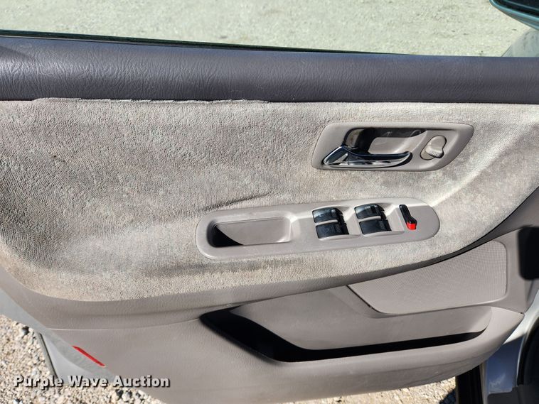 image for item KT9384 2004 Honda Odyssey  van