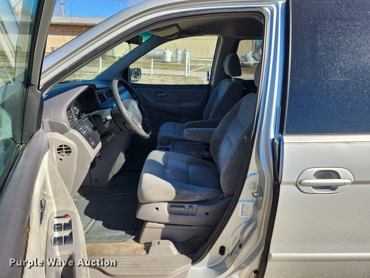 image for item KT9384 2004 Honda Odyssey  van