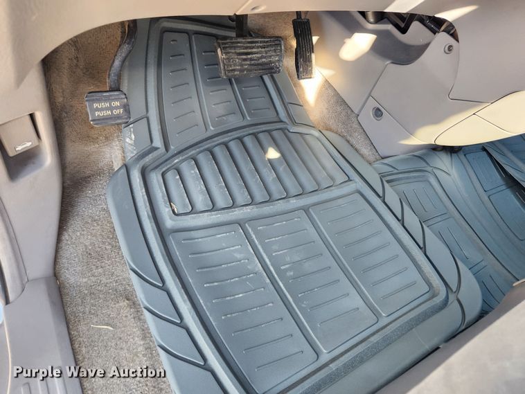 image for item KT9384 2004 Honda Odyssey  van