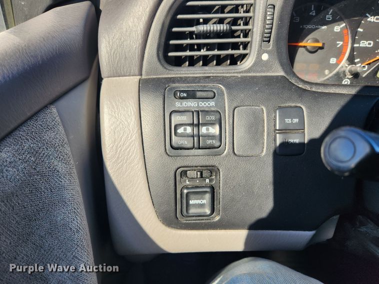 image for item KT9384 2004 Honda Odyssey  van