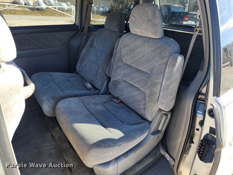 image for item KT9384 2004 Honda Odyssey  van