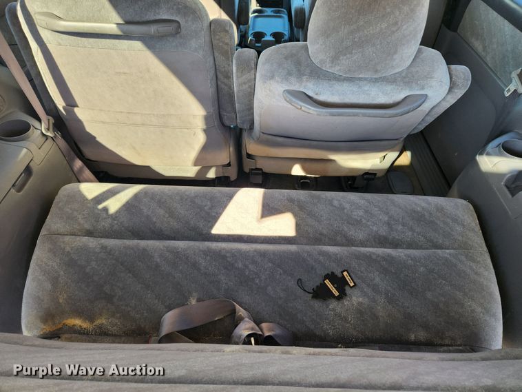 image for item KT9384 2004 Honda Odyssey  van