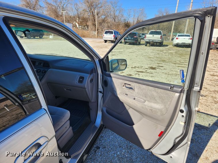 image for item KT9384 2004 Honda Odyssey  van