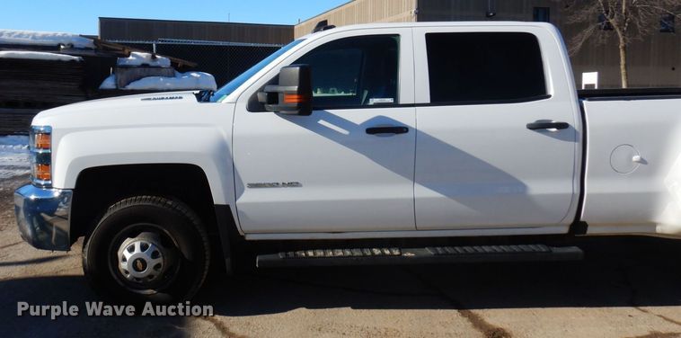 image for item KU9746 2016 Chevrolet Silverado 3500HD  Crew Cab pickup truck