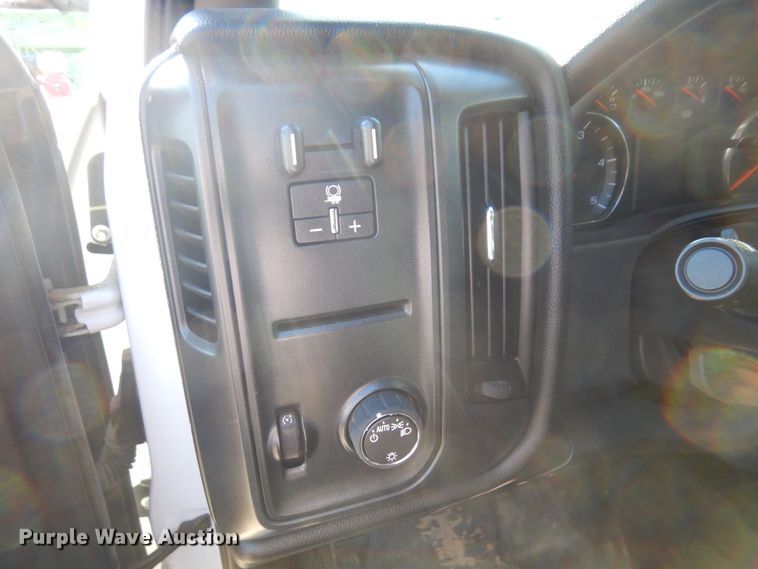 image for item KU9746 2016 Chevrolet Silverado 3500HD  Crew Cab pickup truck