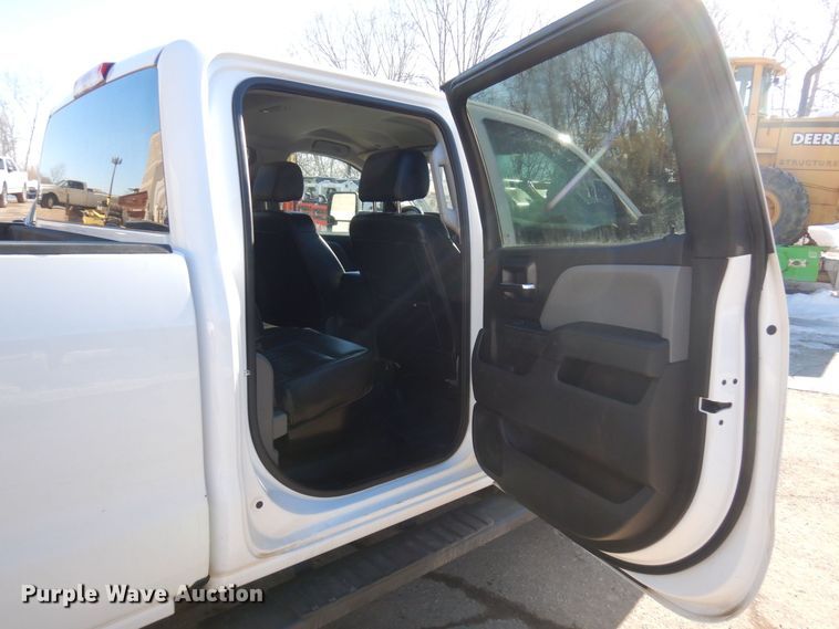 image for item KU9746 2016 Chevrolet Silverado 3500HD  Crew Cab pickup truck