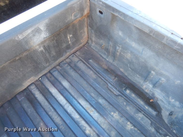 image for item KU9746 2016 Chevrolet Silverado 3500HD  Crew Cab pickup truck