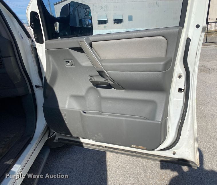 image for item KV9727 2005 Nissan Titan  Crew Cab pickup truck