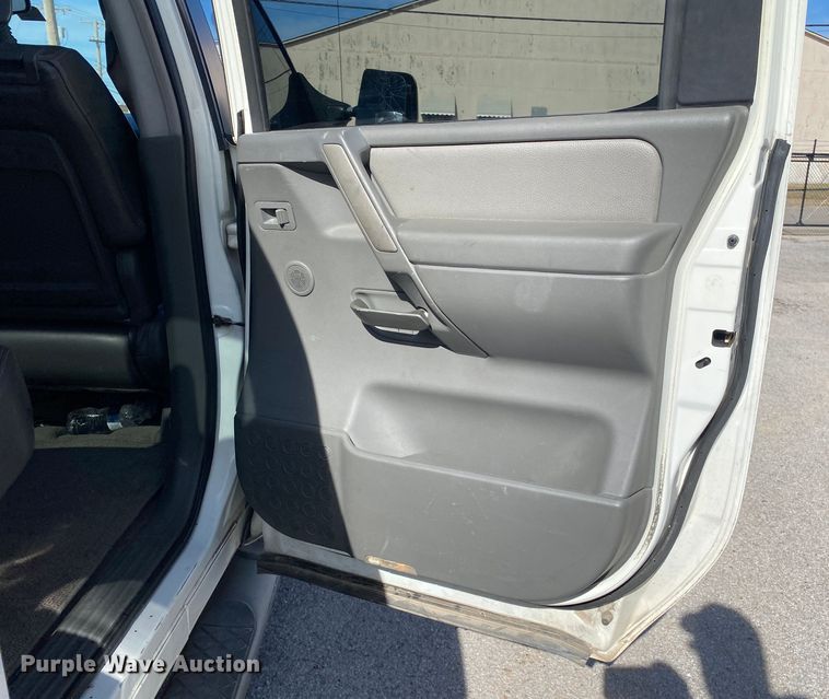 image for item KV9727 2005 Nissan Titan  Crew Cab pickup truck