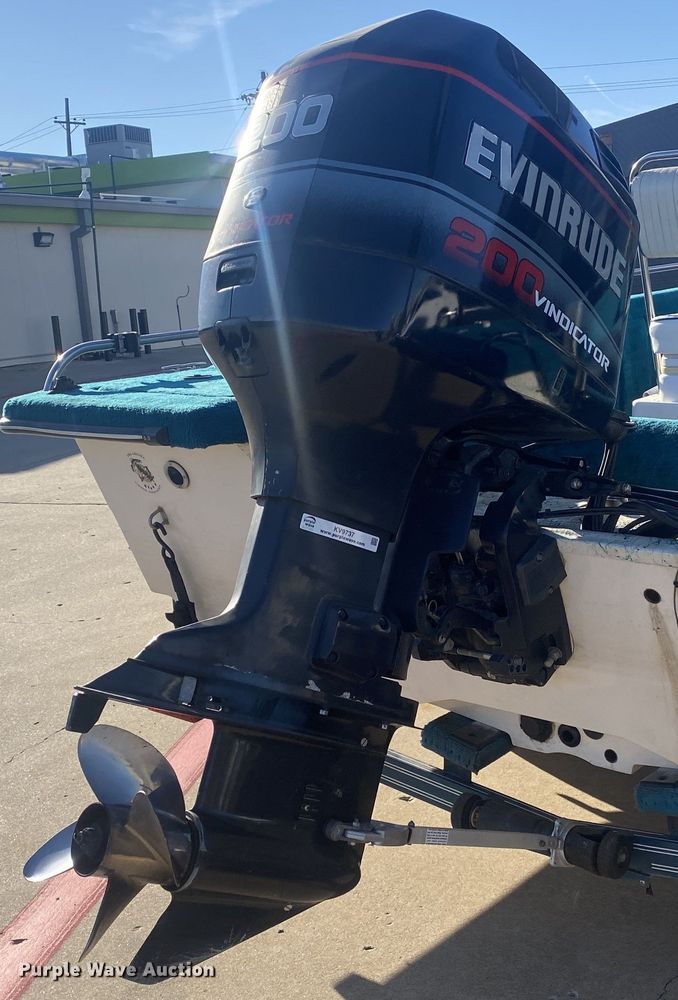 image for item KV9737 1995 Evinrude Vindicator E200STLEAOA outboard engine