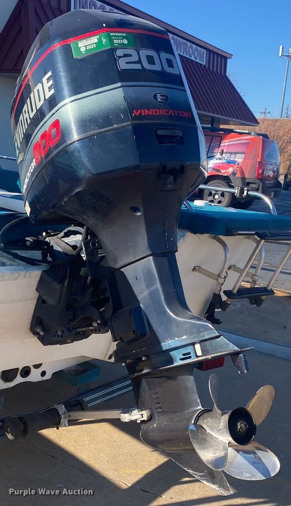 image for item KV9737 1995 Evinrude Vindicator E200STLEAOA outboard engine