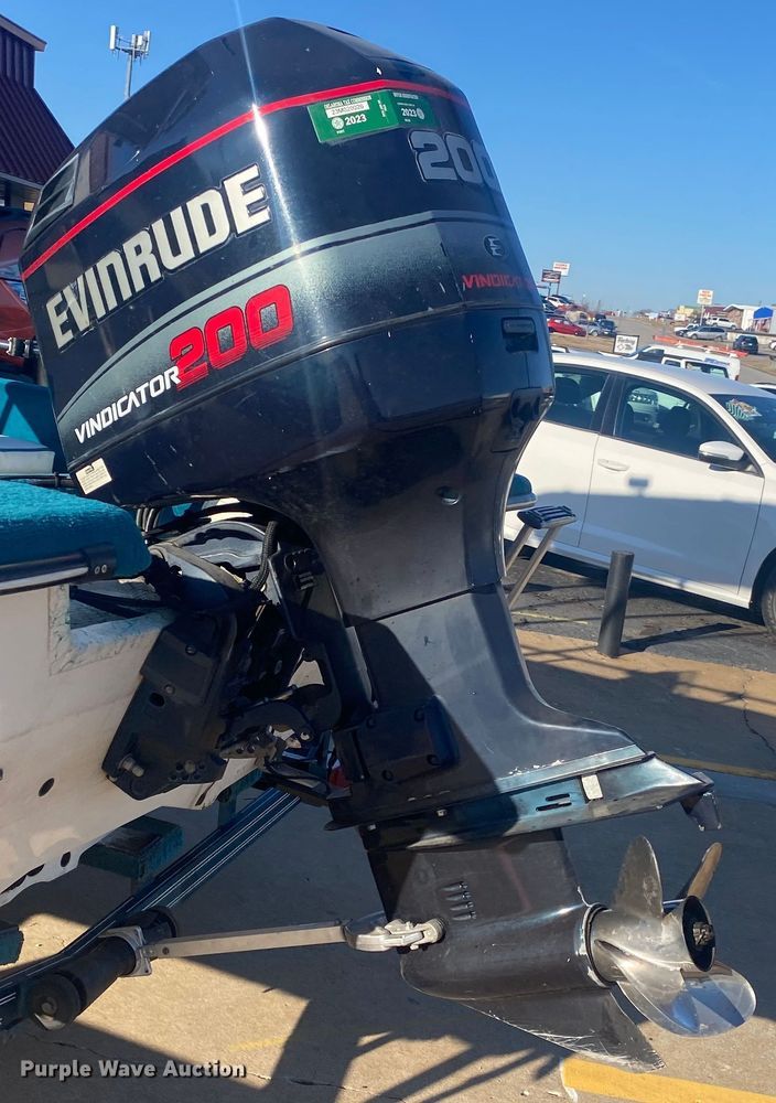 image for item KV9737 1995 Evinrude Vindicator E200STLEAOA outboard engine