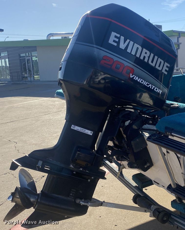 image for item KV9737 1995 Evinrude Vindicator E200STLEAOA outboard engine