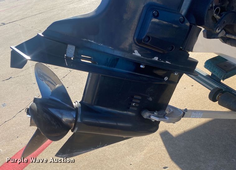 image for item KV9737 1995 Evinrude Vindicator E200STLEAOA outboard engine