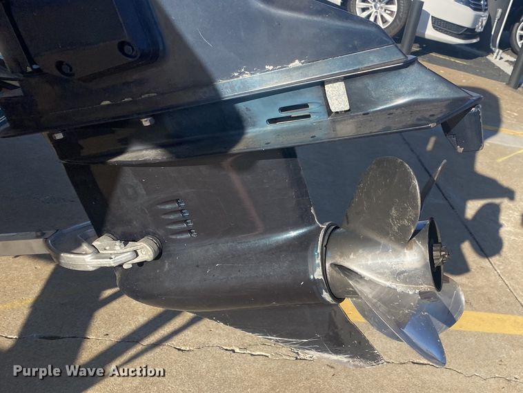 image for item KV9737 1995 Evinrude Vindicator E200STLEAOA outboard engine