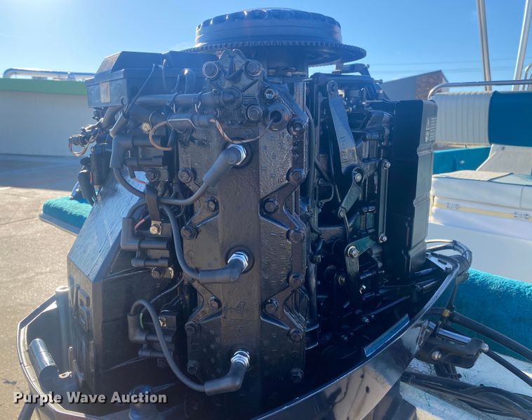 image for item KV9737 1995 Evinrude Vindicator E200STLEAOA outboard engine